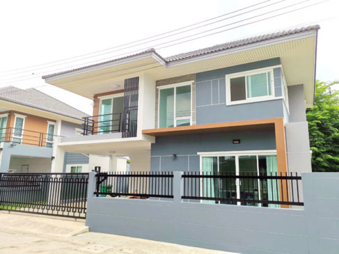 ขายบ้านใหม่บางกรวย โครงการบ้านกลางสวนซอยวัดส้มเกลี้ยง กู้ได้เต็ม หรือ กู้ได้สูงสุด ตามเครดิตผู้กู้ บางกรวย จ.นนทบุรี  ไม่มีค่าส่วนกลาง  ฟรีค่าธรรมเนียมโอน