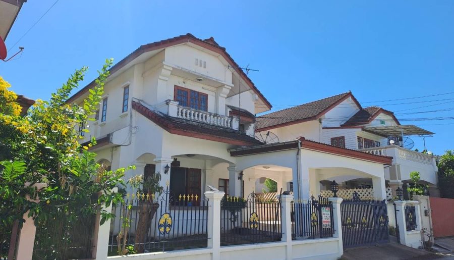 ขายบ้านเดี่ยว 70 ตารางวา หมู่บ้านเบญจรงค์ ซอยรามคำแหง178 ใกล้ โรงพยาบาลนวมินทร์ 9 โรงพยาบาลนพรัตนราชธานี มหาวิทยาลัยเกษมบัณฑิต วิทยาเขต ร่มเกล้า โทร 081-4012278