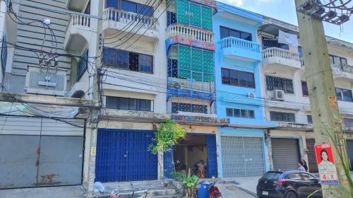 ขายอาคารพาณิชย์ 3.5 ชั้น หมู่บ้านดีเค ซอย 30 สภาพดี วิวหลังบ้านสวย เจ้าของขายเอง โทร 095-165-3654