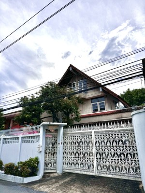 บ้านเดี่ยว3ชั้นใจกลางเมืองกรุงเทพ ใกล้โรงเรียนชั้นนำและห้างครบวงจร บ้านเดี่ยวย่านสาทรมีความเป็นส่วนตัวสูง ขายบ้านเดี่ยวย่านสาทร-นราธิวาส ใกล้โรงเรียนชั้นนำและห้างครบวงจร เจ้าของลงขายเอง,