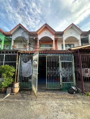 ทาวน์เฮ้าส์หมู่บ้านหรรษา เพชรเกษม93 16ตรว. ราคาพิเศษ 1.2 ล้าน ถูกกว่าราคาตลาดหลายแสน