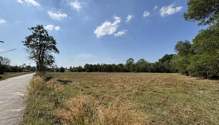 ขายที่ดิน 13 ไร่ 63 ตารางวา นครนายก ถนนสุวรรณศร หมู่ที่9 ต.ป่าขะ อ.บ้านนา โทร 089-7411750