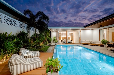 สระว่ายน้ำระบบเกลือ 8x4 เมตร พูลวิลล่าหัวหินใกล้ทะเลโฉนดครุฑแดง บรรยากาศส่วนตัว