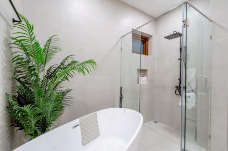 ขายบ้านพูลวิลล่าหัวหินใกล้ทะเลโฉนดครุฑแดง Luxury Villa La Felice Pool Villa Sale