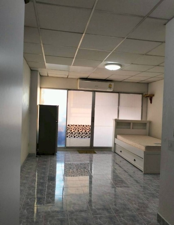 ขายด่วน คอนโด กรีนเพลส รอยัล พาร์ค ทำเลหน้าโรงเรียน ขนาด 31 ตรม.ชั้น 4 ห้องเย็นอยู่สบาย โทร 099-1961001