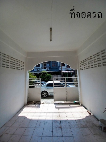 ขายทาวน์เฮ้าส์ยิ่งโอฬารวิลล่า ทำเลวิภาวดี ใกล้ดอนเมือง ราคา 2 ล้าน คุ้มที่สุดในย่านนี้