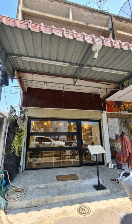 อาคารพาณิชย์เชียงใหม่ติดถนนท่าแพ ทำเลทอง ใจกลางเมืองท่องเที่ยว