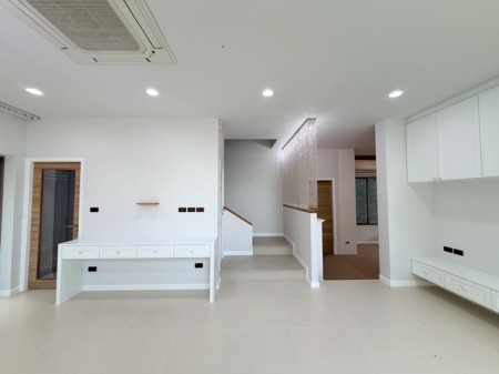 ขายบ้านเดี่ยวหรูบิวท์อินทั้งหลังเลียบด่วน–รามอินทรา–เอกมัย–ลาดพร้าว Private Nirvana THROUGH หลังมุมพร้อมอยู่ Fully Furnished
