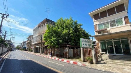 ขายที่ดินอ.เมืองเพชรบุรี ทำเลค้าขาย ใกล้ตลาดเทศบาล ที่ดินถนนพระทรง 90ตรว ในราคาคุ้มค่า5.1ล้าน หรือ ตรวละ 56,667บ