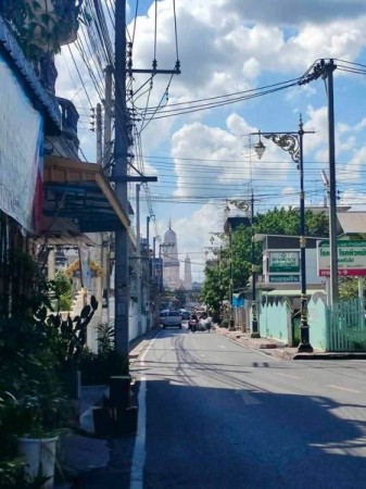 ขายที่ดินอ.เมืองเพชรบุรี ทำเลค้าขาย ใกล้ตลาดเทศบาล ที่ดินถนนพระทรง 90ตรว ในราคาคุ้มค่า5.1ล้าน หรือ ตรวละ 56,667บ
